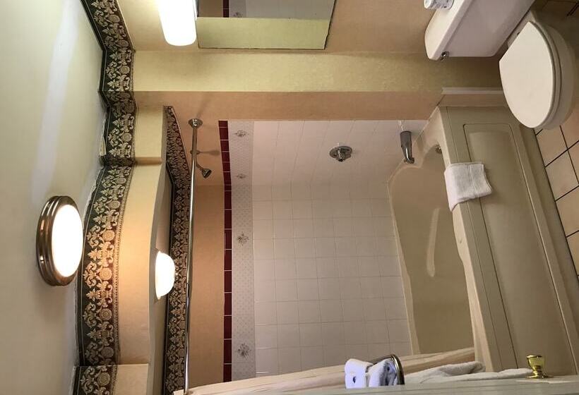 Семейный Номер, Value Inn East Stroudsburg