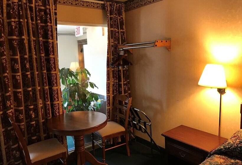 Семейный Номер, Value Inn East Stroudsburg
