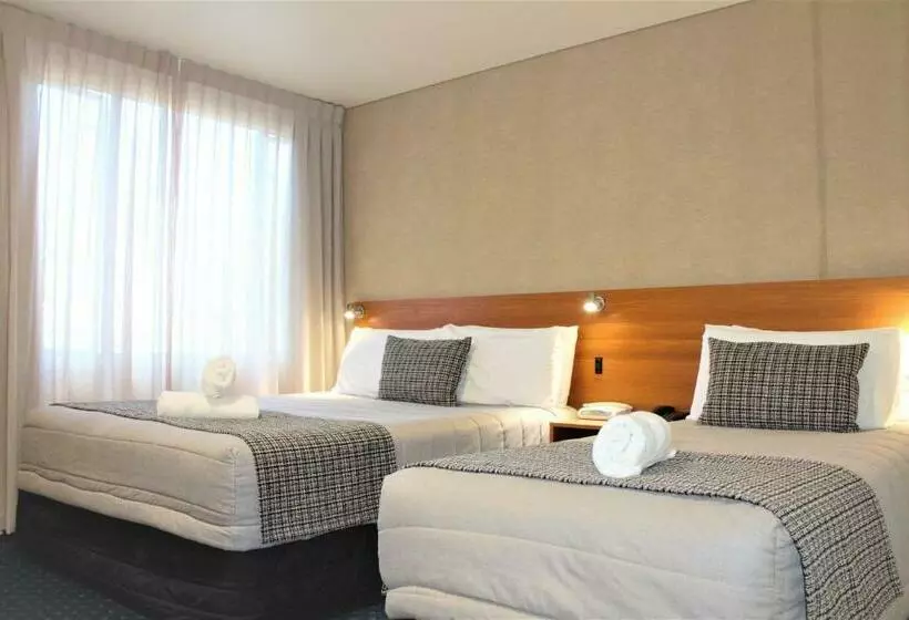 スタンダードスタジオ, Ventura Inn & Suites Hamilton