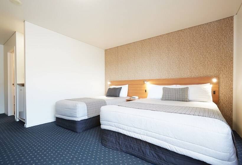 스탠다드 스튜디오, Ventura Inn & Suites Hamilton