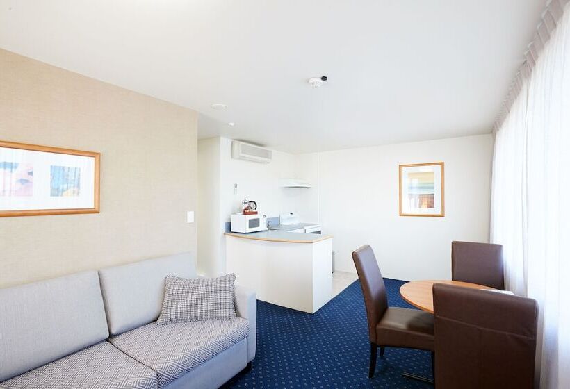 스탠다드 스튜디오, Ventura Inn & Suites Hamilton