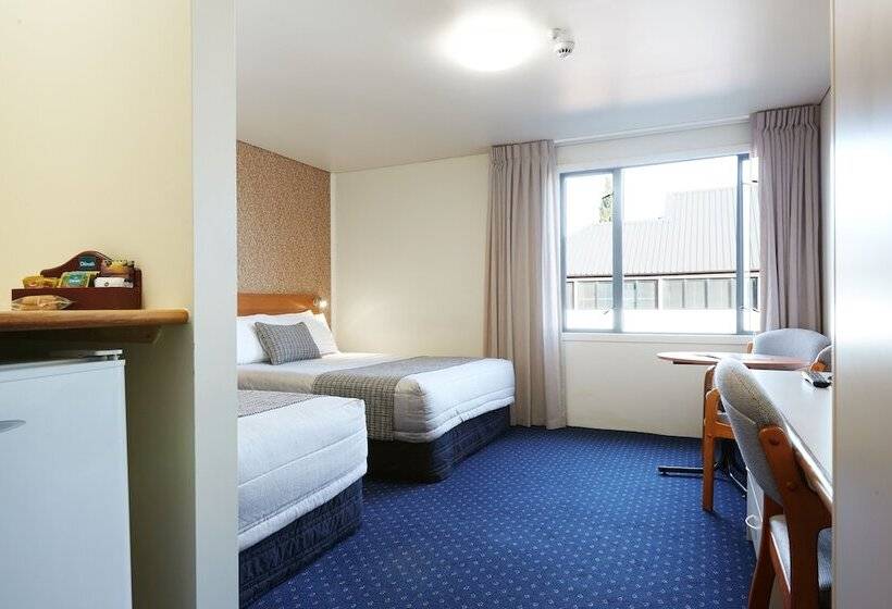 스탠다드 스튜디오, Ventura Inn & Suites Hamilton