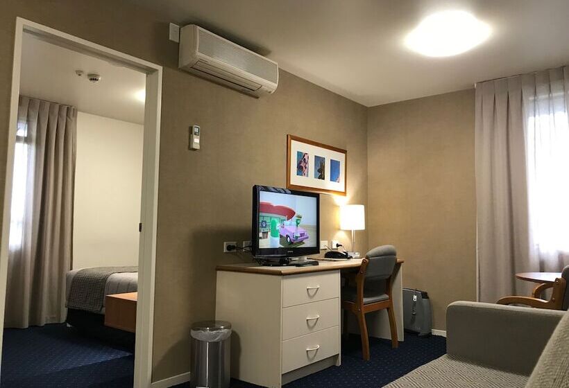 스위트, Ventura Inn & Suites Hamilton