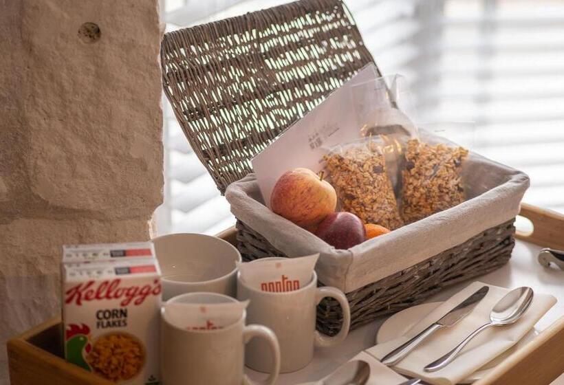 带大床的高级房间, Wild Garlic Rooms