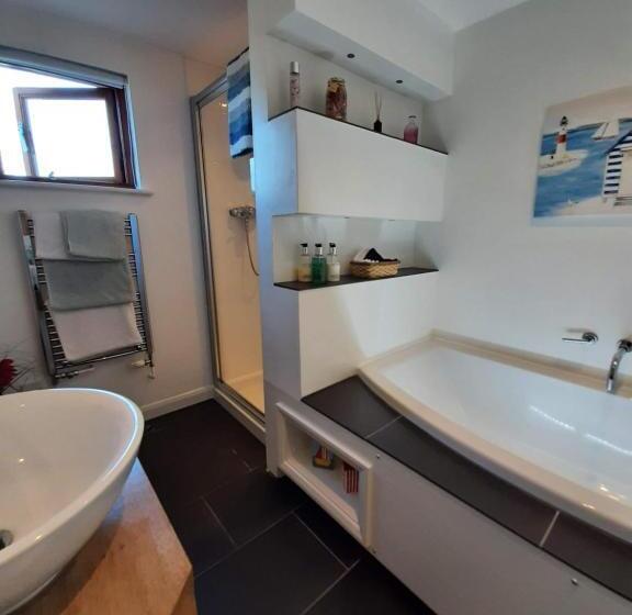 Номер Стандарт, Oak Lodge B&b