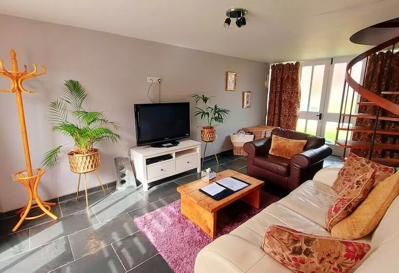 Talo 2 Makuuhuonetta, Dolgun Uchaf Historic B&b And Self Catering Cottages In Snowdonia