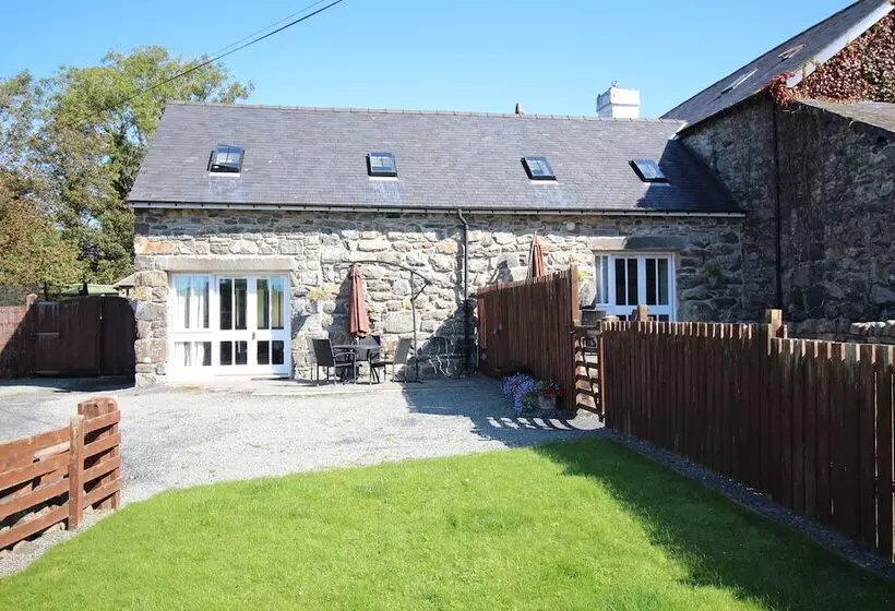 Talo 2 Makuuhuonetta, Dolgun Uchaf Historic B&b And Self Catering Cottages In Snowdonia