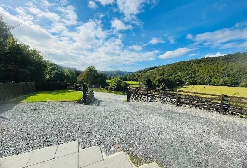 Talo 2 Makuuhuonetta, Dolgun Uchaf Historic B&b And Self Catering Cottages In Snowdonia
