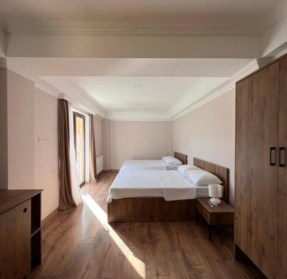 اتاق سوپریور خانوادگی, Lileo Inn