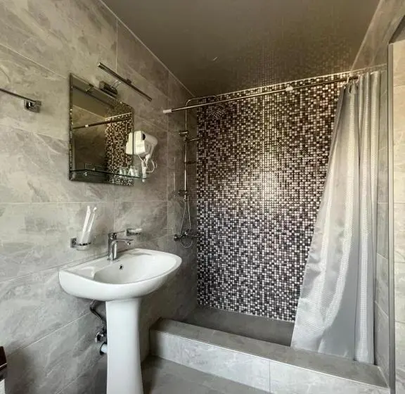 سوییت جونیور, Lileo Inn