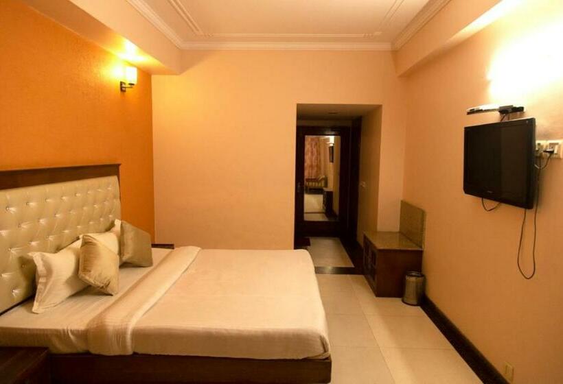 غرفة قياسية, The Sagar 42