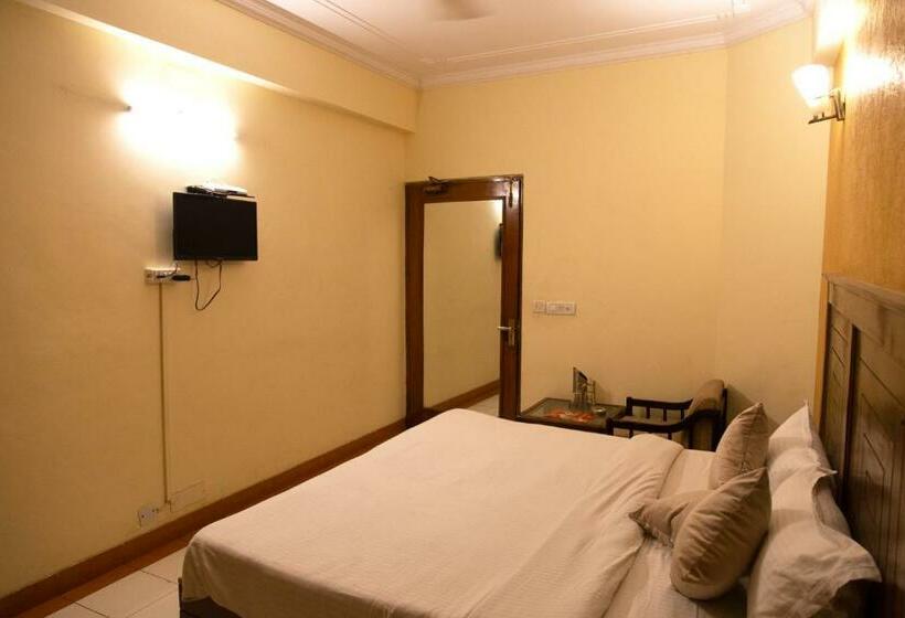 غرفة قياسية, The Sagar 42