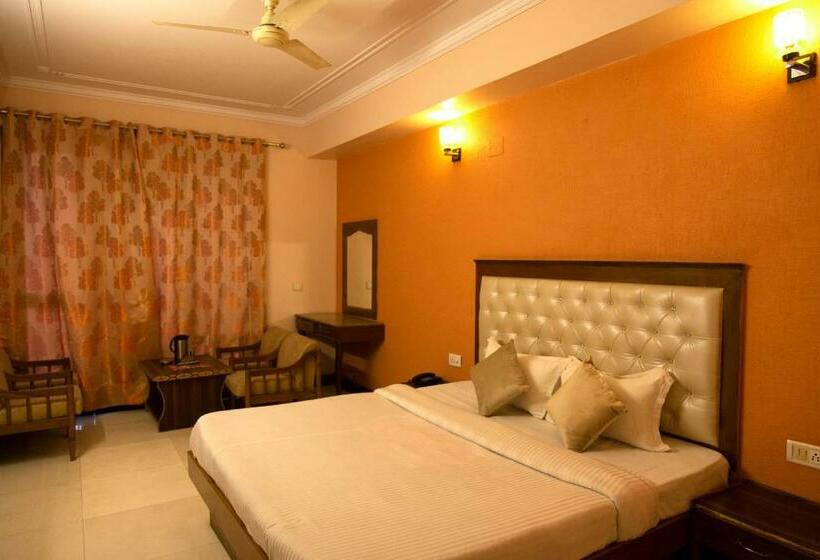 غرفة قياسية, The Sagar 42