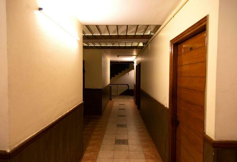 غرفة قياسية, The Sagar 42