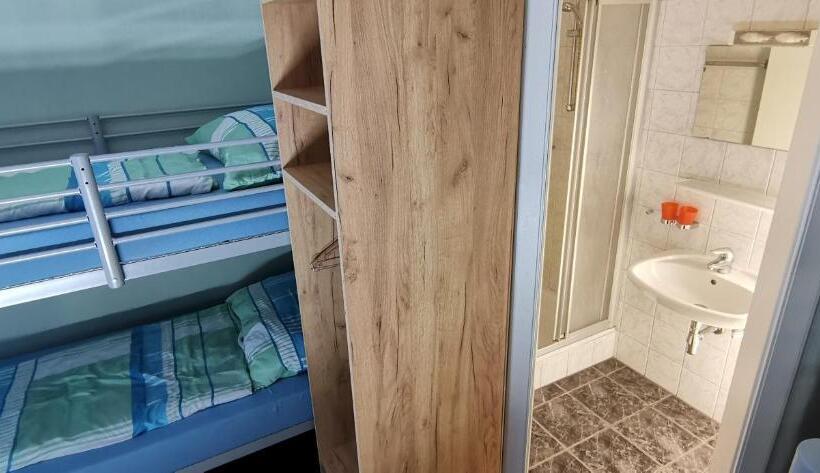 اتاق استاندارد چهار تخته, Gasthof Hirschen