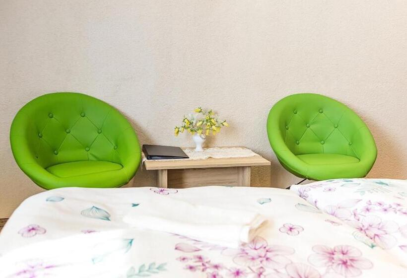 غرفة ديلوكس, Judit Panzió étterem