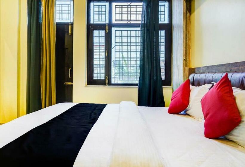 带景观的三人标准房间, Capital O 66972 Sangam Hotel And Resort