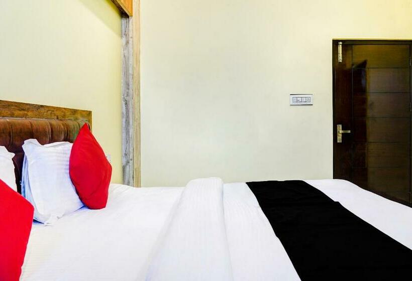 Трехместный Номер Стандарт с Видом, Capital O 66972 Sangam Hotel And Resort