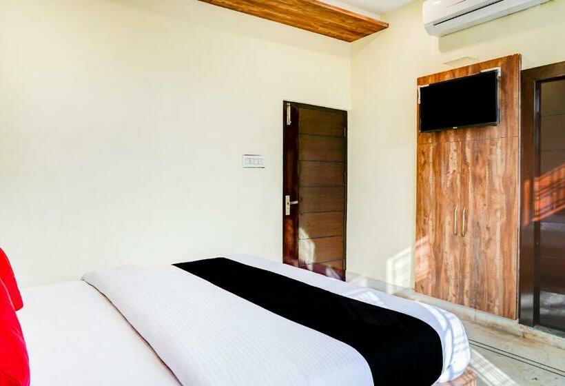 Трехместный Номер Стандарт с Видом, Capital O 66972 Sangam Hotel And Resort