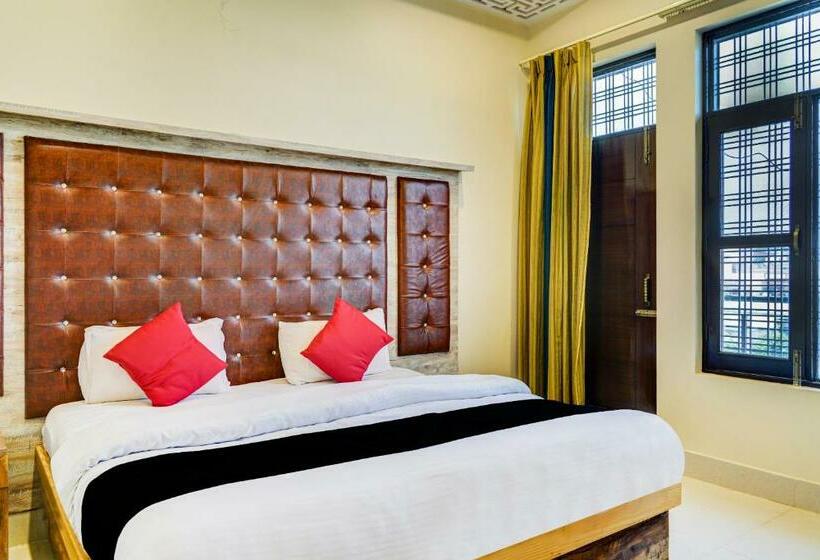 Трехместный Номер Стандарт с Видом, Capital O 66972 Sangam Hotel And Resort