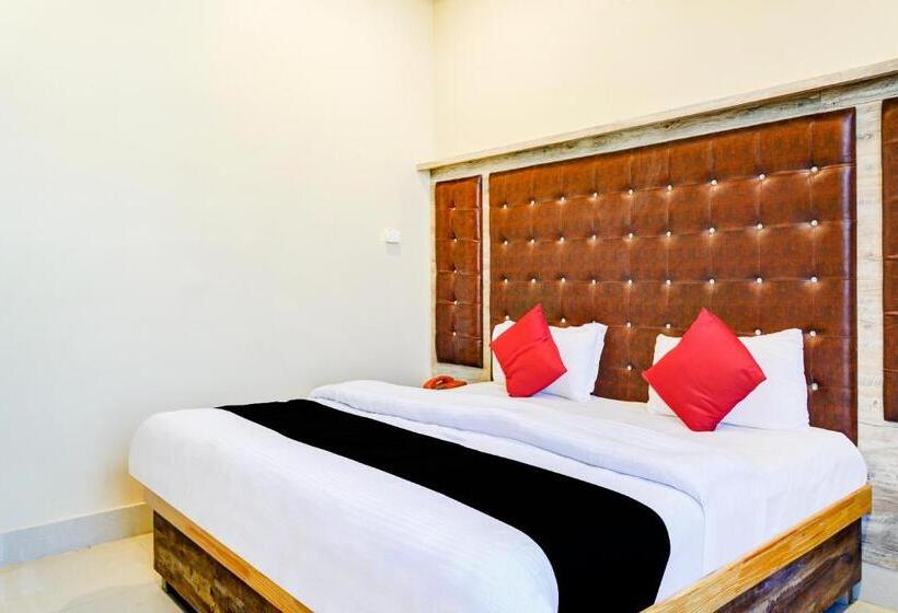 带景观的三人标准房间, Capital O 66972 Sangam Hotel And Resort