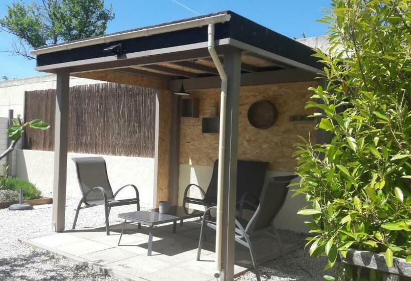 غرفة قياسية, Chambre Chez Mamie Do