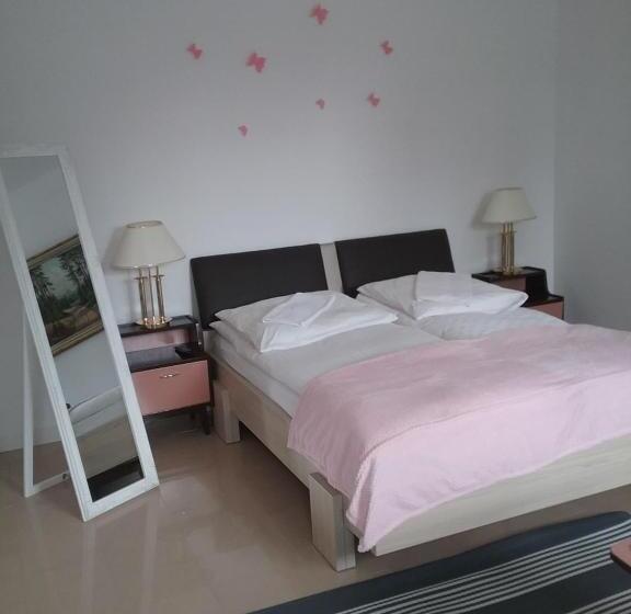 スタンダード4人部屋, Dworek Natury