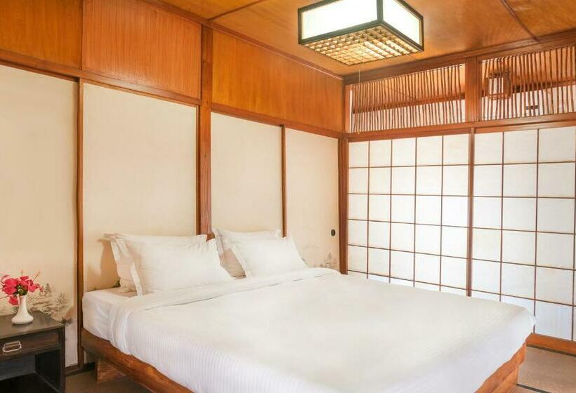 اتاق لوکس, Hokke Lumbini