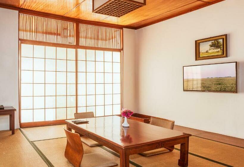 اتاق استاندارد سه نفره, Hokke Lumbini