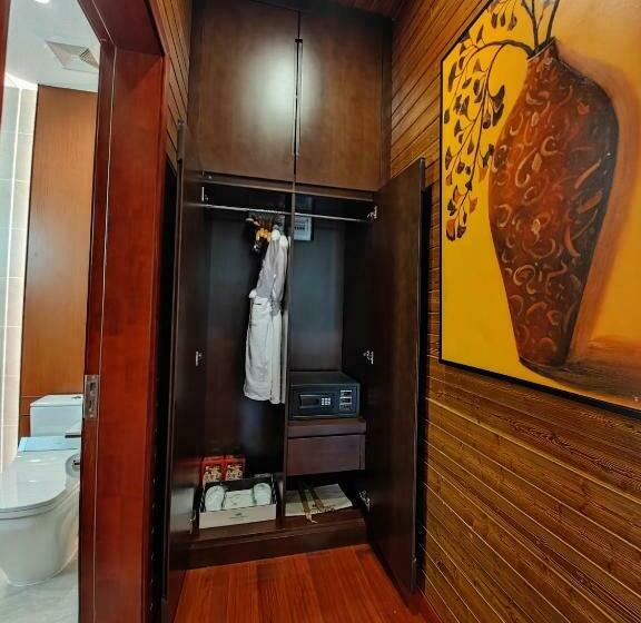 デラックスルーム, Prince Manor Resort