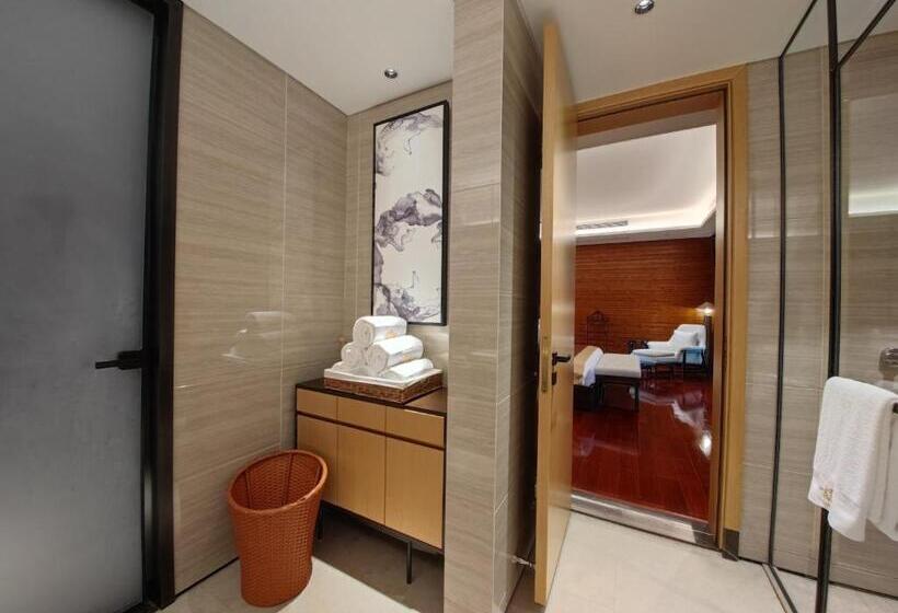 スイート, Prince Manor Resort