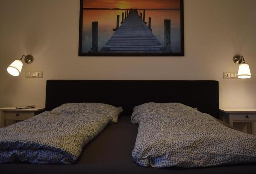 חדר משפחתי, Sonnenschein   Spielerei Im Sonnenschein