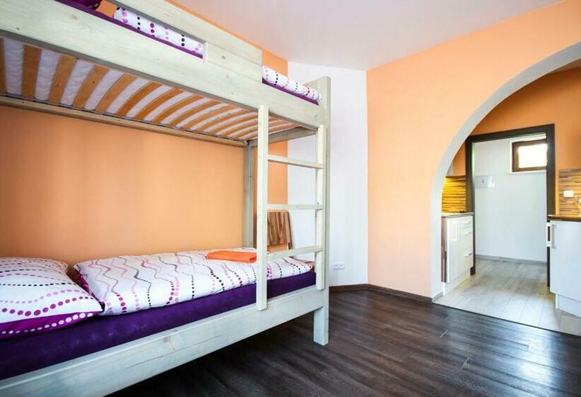 חדר סטנדרט לארבעה, Penzion Kanon