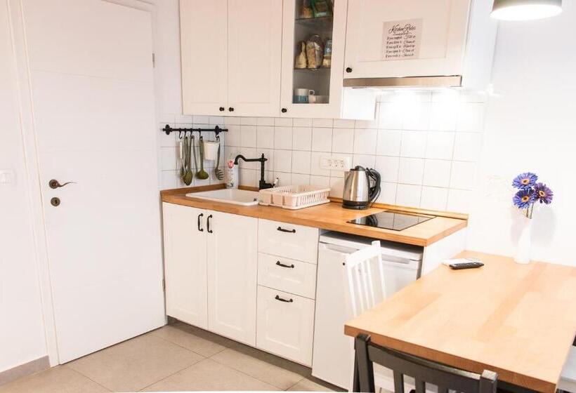 اتاق استاندارد با سرویس بهداشتی مشترک, Koper2stay