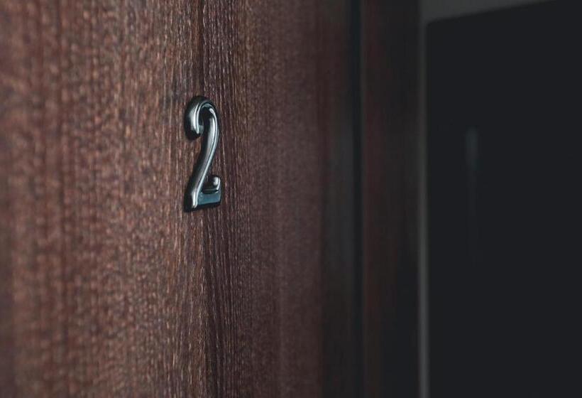 اتاق استاندارد سه نفره, Branša