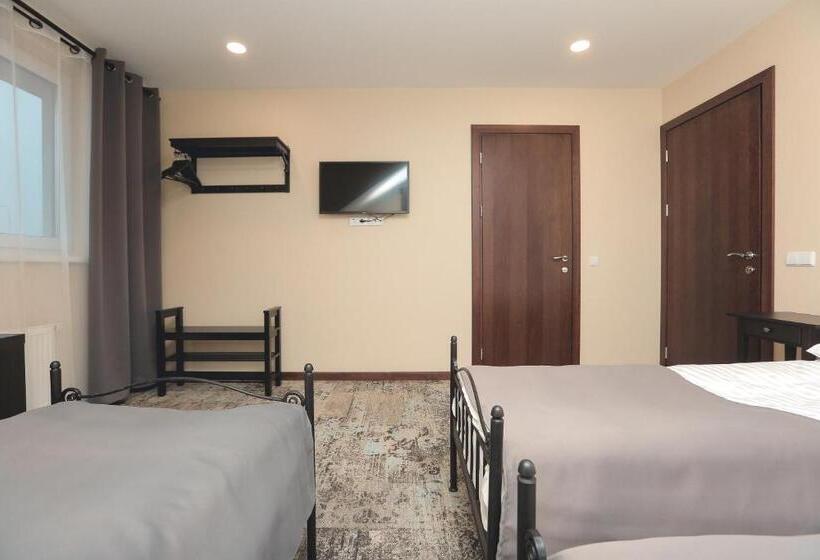 اتاق استاندارد سه نفره, Branša