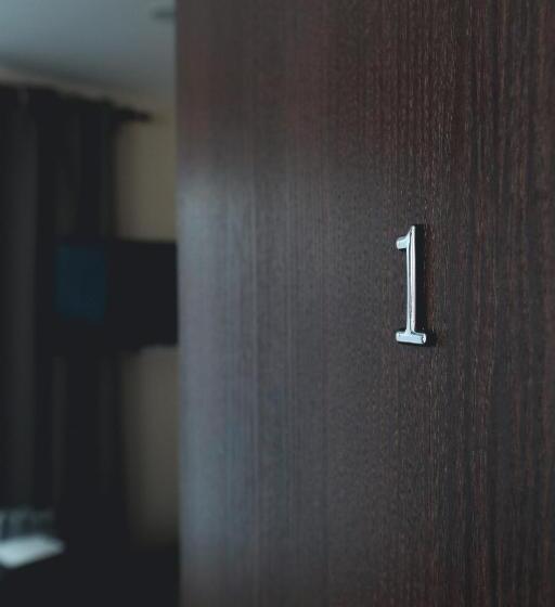 اتاق استاندارد سه نفره, Branša