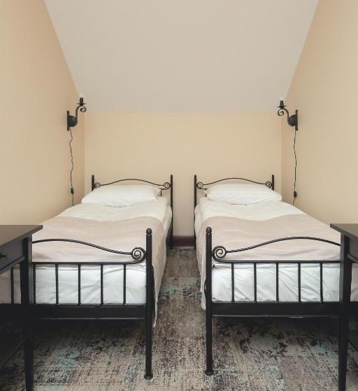 اتاق استاندارد چهار تخته, Branša