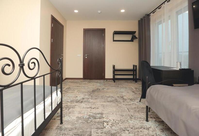 اتاق استاندارد سه نفره, Branša