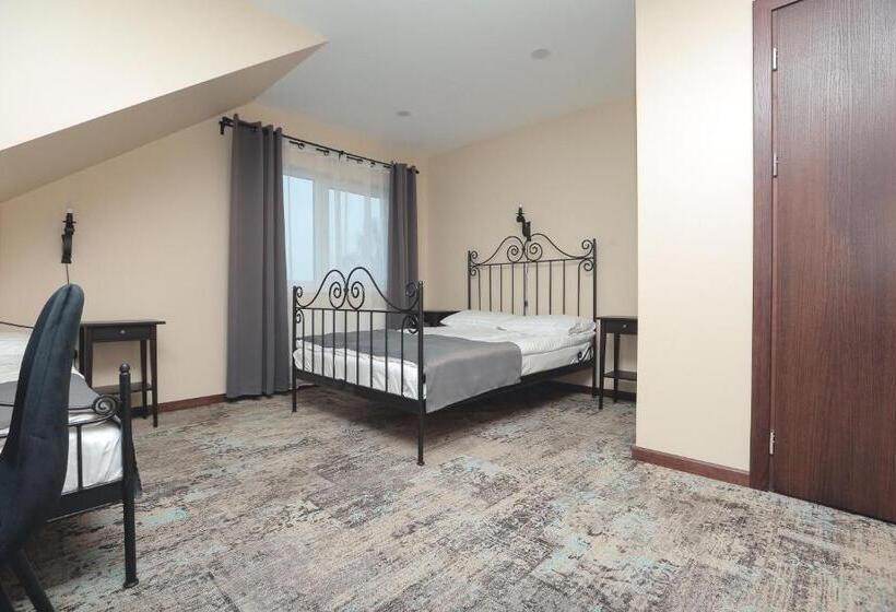 اتاق استاندارد سه نفره, Branša