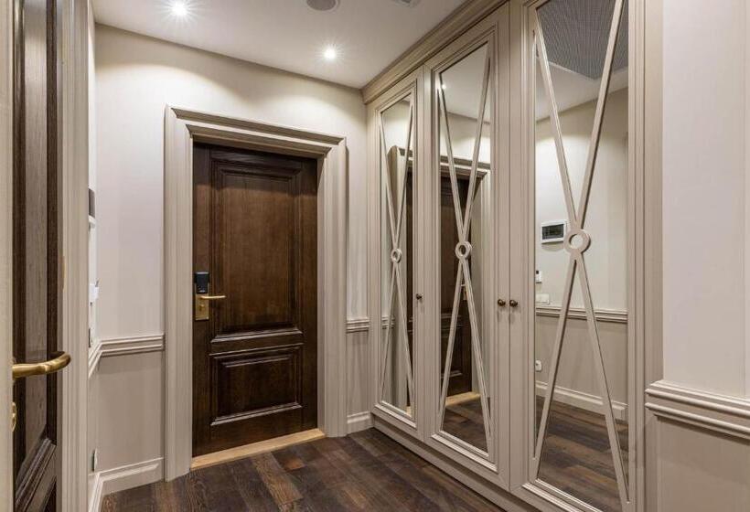 سوییت لوکس, Crona Spa Karpaty