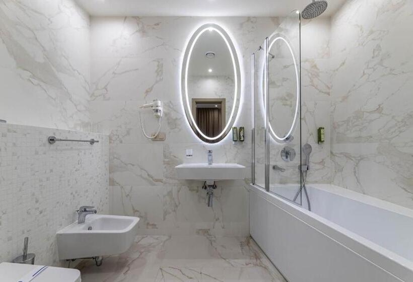 اتاق لوکس با بالکن, Crona Spa Karpaty