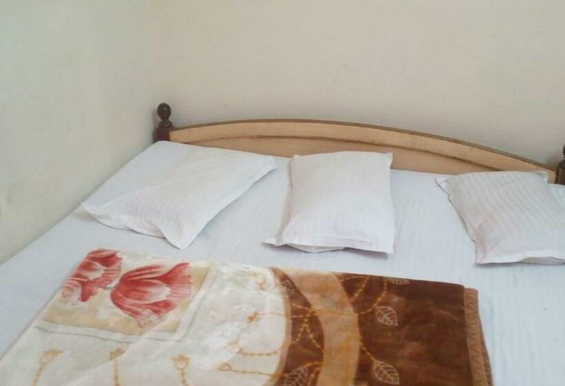 Номер Deluxe, Patni Palace