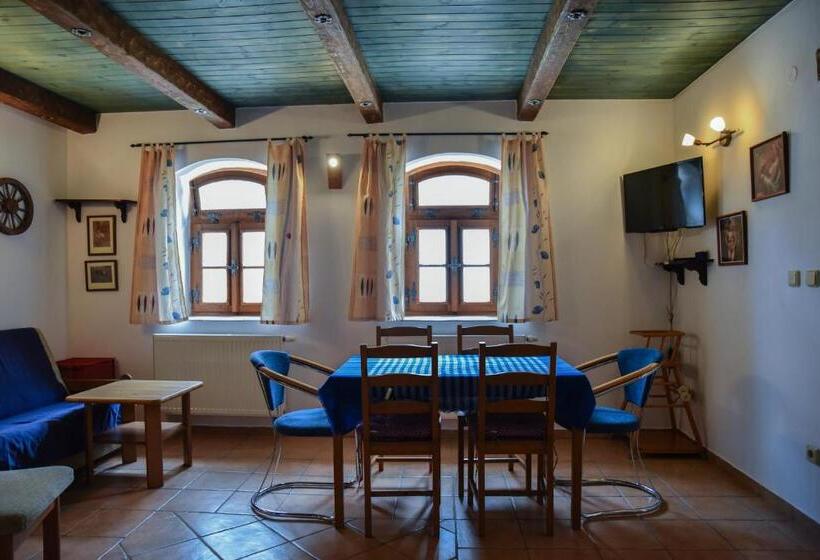 Дом 2 Спальни, Penzion čas