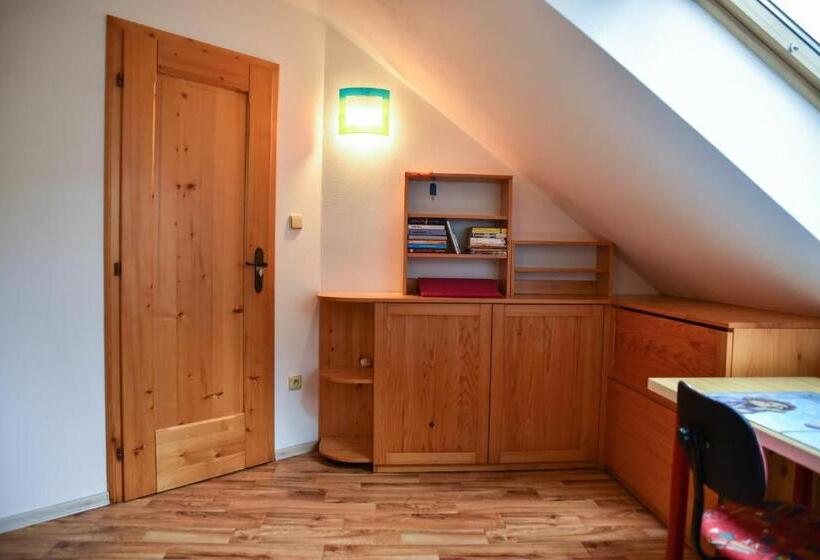 Дом 2 Спальни, Penzion čas