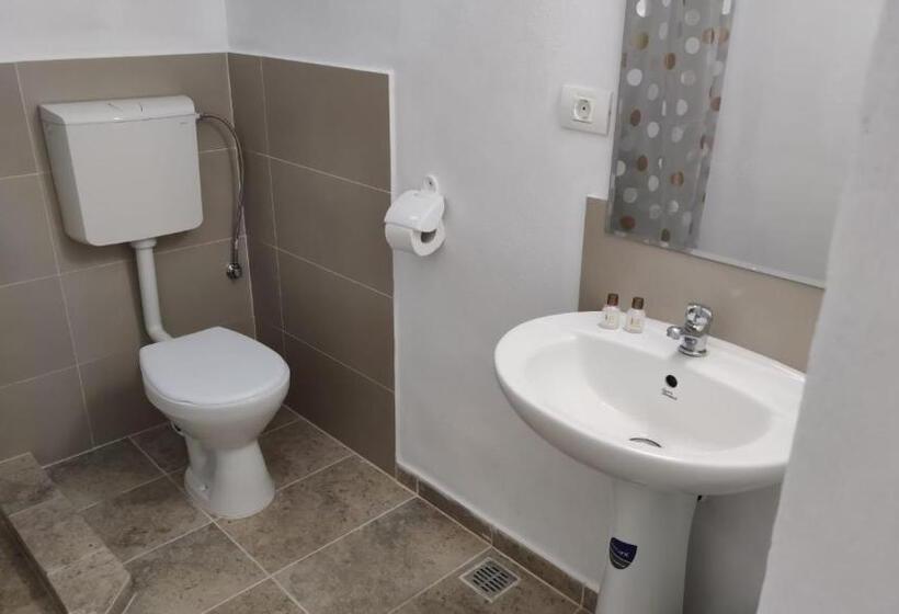 غرفة إقتصادية, Vila Happy