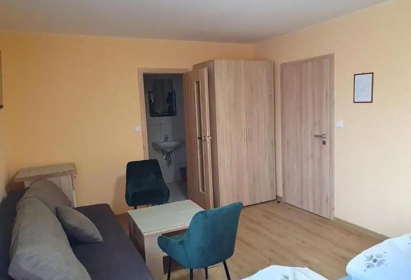 Basic Kolmen Hengen Huone, Pension Zelený Strom