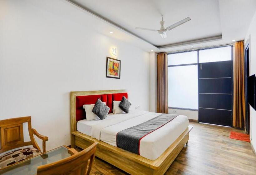 Трехместный Номер Классика, Townhouse Hotel Rivasa Regency