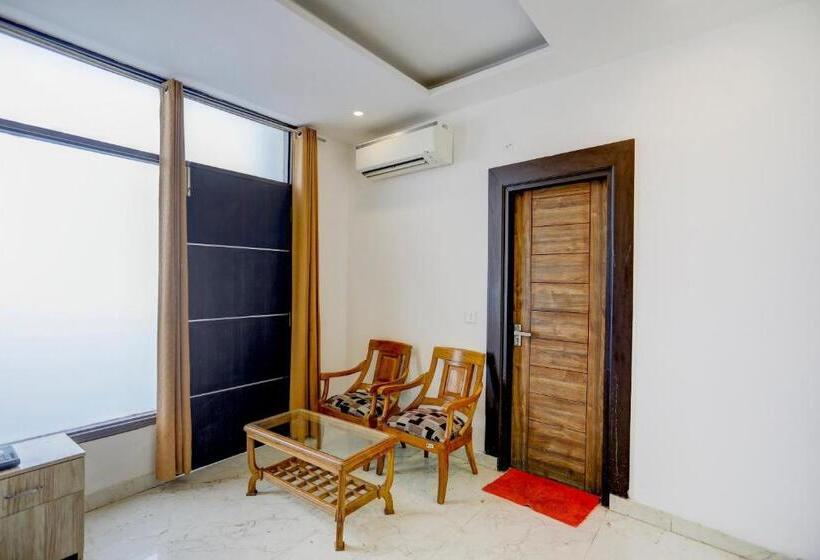 Трехместный Номер Классика, Townhouse Hotel Rivasa Regency