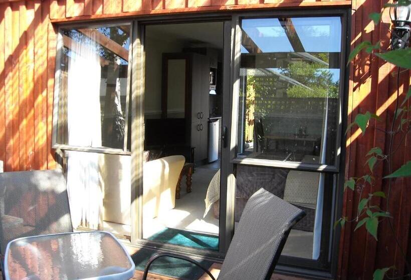 스탠다드 스튜디오 퀸 침대, Alpine Springs Motel